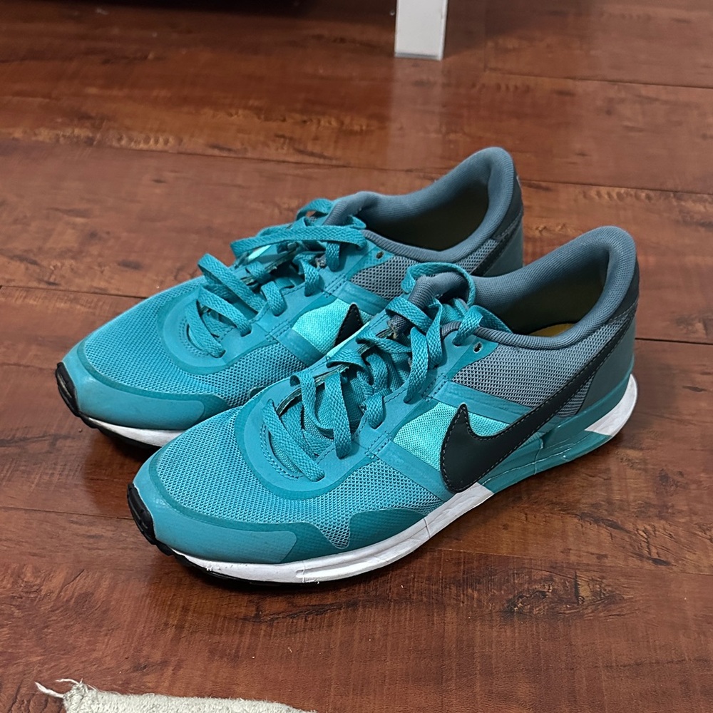 Nike Turquoise and Gray Sneakers